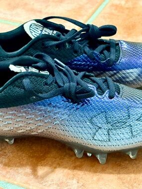 Under armor blue women’s cleats sz 7.5